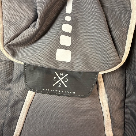 Nike Hoops Elite Max Air Team 2.0 Quad Zip Basketball Backpack Gray Gym Bag Logo - Picture 2 of 9